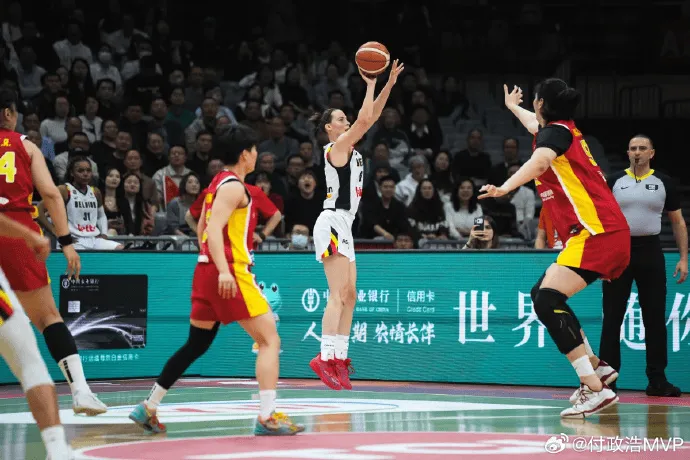 博鱼电竞首页-媒体人：中国女篮输得心服口服，后卫线的组织串联太过艰涩