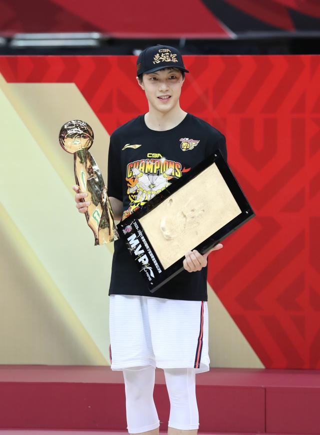 博鱼电竞APP-FMVP归属胡明轩 不知疲倦的他，就是广东队的缩影